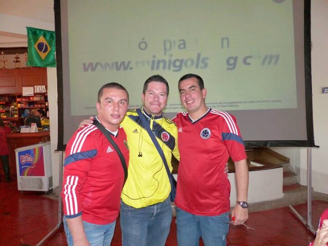 Dios delante siempre del niño interior que llevo, agradecido, amante de mi entorno, buen escucha, escarlata de corazón, felicidad mi compañera.