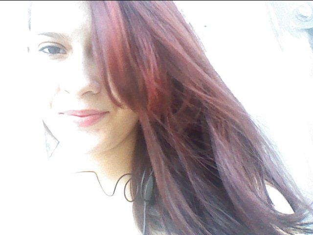 Pensamentos,,,voem como o vento ,,'** pra se livrar nao lembrar dos maus momentos**