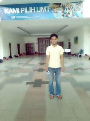 SapiqNapi's profile picture. head underwater