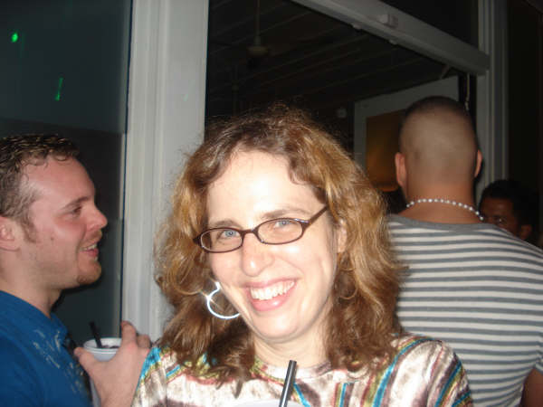 Bachelor of Science in print journalism Kent State University alumnus. Love eating and living well, raw and organic.