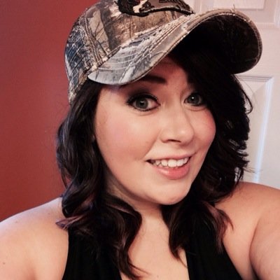 Born and raised a country girl from southwestern ontario, like cowboy boots and camo hats and country boys