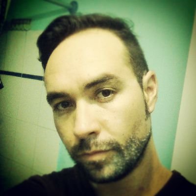 la gente se ríe de mi por ser diferente, yo me río de ellos por ser todos iguales