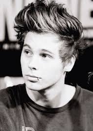 ♡ luke hemmings♡calum hood♡Michael clifford♡ashton irwin♡love you and thanks♡5sos is my life.bye♡