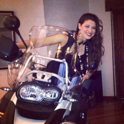 Esposa y madre, amiga y confidente, me encanta el futbol y la buena musica, aparte de esto aun sigo descubriendo quien soy y a donde voy...