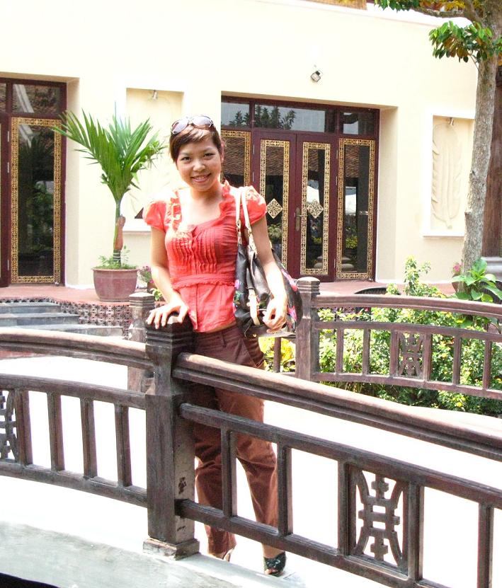 an active and friendly girl from Vietnam, who sends all her welcome to friends from all over the world