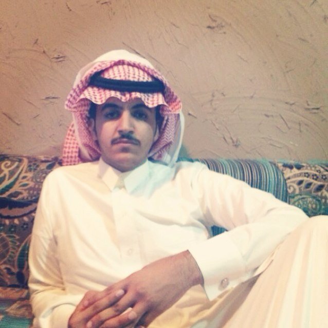 طالب في كلية العلوم والدراسات الانسانيه في الدوادمي {قانون}