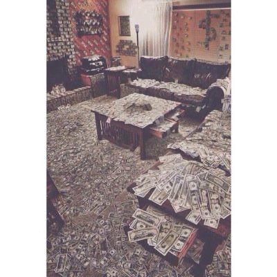 RICHKlDPROBLEMS's profile picture. Just some absurd tweets and snapchats from rich kids. For submissions send to snapchat: @filthyrichprobs.