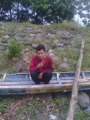 Anda tak akan pernah tahu kapan kebahagiaan akan datang. Untuk itu, ketika kebahagiaan menghampiri, jangan lupa untuk berbagi.