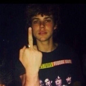 xharrywhoreeee's profile picture. please follow @stupidxstyles bc this random free follow & ilysm!!! // also follow my blog for twitter layouts :-)