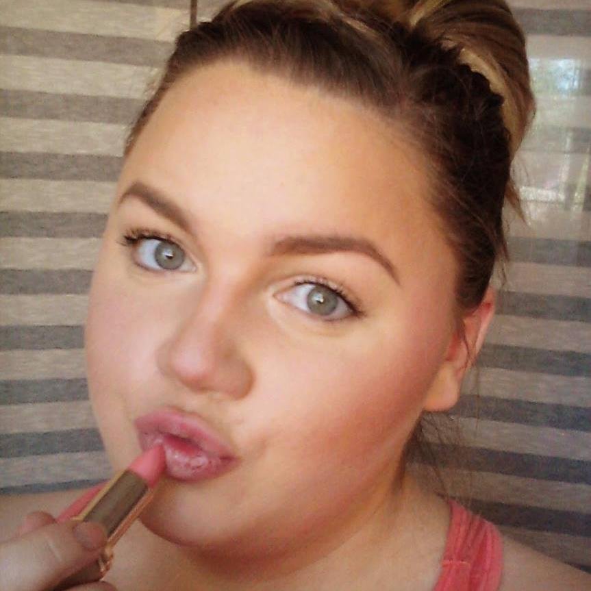 Youtuber-Makeup Artist-Bec N' Beauty-Love making people shine from within. Makeup Artist who loves bringing out the true joy in peoples faces :)