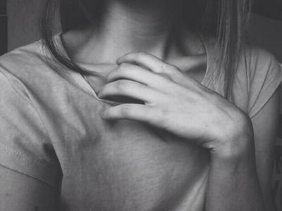 AtrapaSonrisas_'s profile picture. Fearless. Dejó de doler, pero se quedó la marca. 

• 🌈