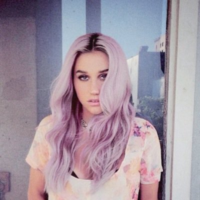KESHA FOLLOWED 11/05/13 10:50PM