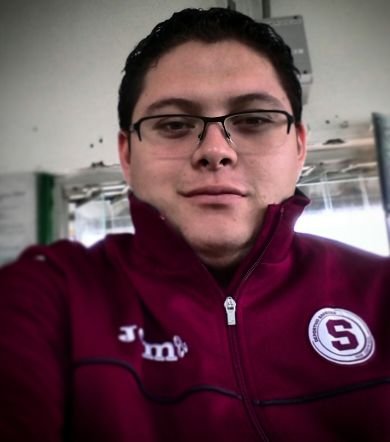 Costarricense y un apasionado del futbol.