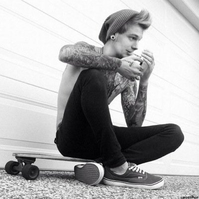 @irwinftevansx gave you a free follow, so go follow that account. Hope you are having a lovely day ☺️