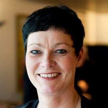 Moeder van de liefste jongens, gehuwd, vrijetijdsgenieter, zzp'er, communicatie adviseur, marketingspecialist, pensioencommunicatie en marketeer vermogensbeheer
