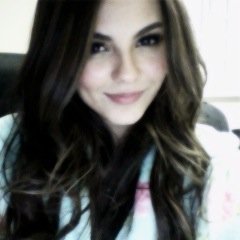 I'm socially awkward — FC : Victoria Justice