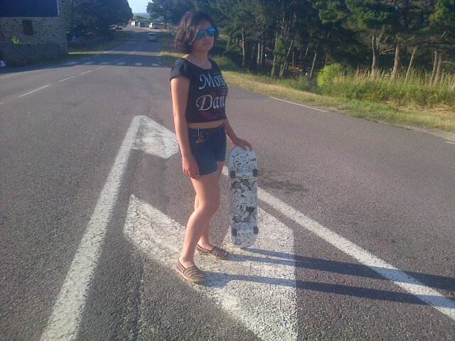 Ameliearthu's profile picture. Moi, je suis une fille un peu folle dans ma tête, parce que j'aime beaucoup rire :* Même si j'ai que 15 ans, j'aime trop la vie :* !! 3