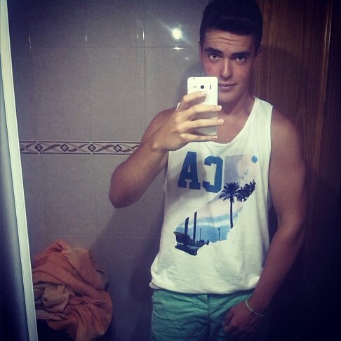 albertocamaras1's profile picture. Dh, si quieres ser algo en la vida, no te rindas, Tengo a la mejor hermana del mundo18#. Confio mas en ella que en todo el mundo.10^^//Instagram: CamarasaDh