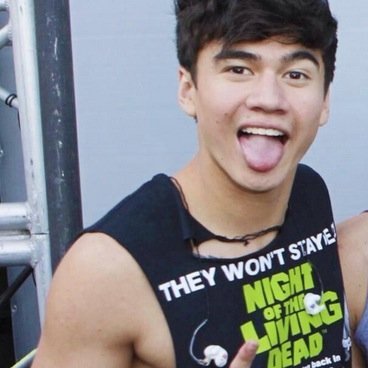FOLLOW @MAGICALMVKE FOR 5SOS FAM GAIN TWEETS -TURN ON NOTIFS TO BE NOTIFIED INSTANTLY : ) i follow back