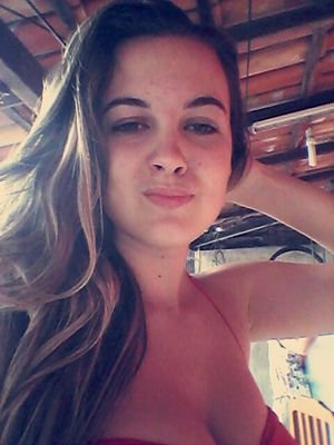 A luz que me ilumina é mais forte que os maus olhados que me cercam.