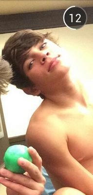 follow my tumblr lovewithhayesgrier
please hayes