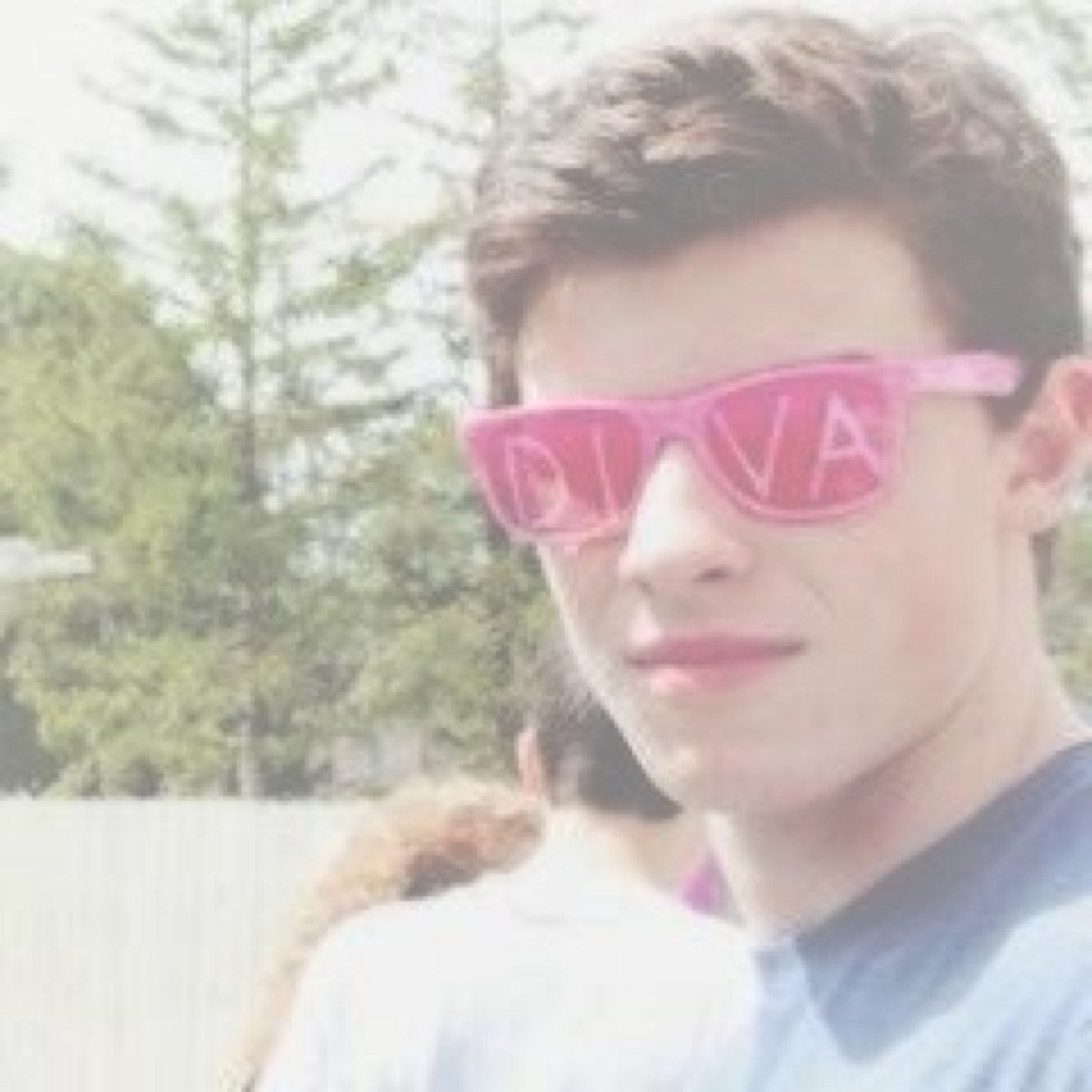 free follow from @obviousmendes xx