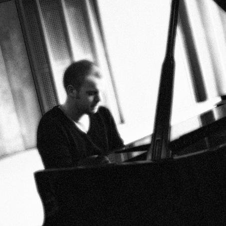Pianist, composer and improviser. Loves music of all shapes and sizes