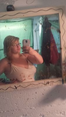 16/basketball and soccer player/ loud music/ Bob Marley is my idol!/love body modifications/works at the Robin's coffee shop/