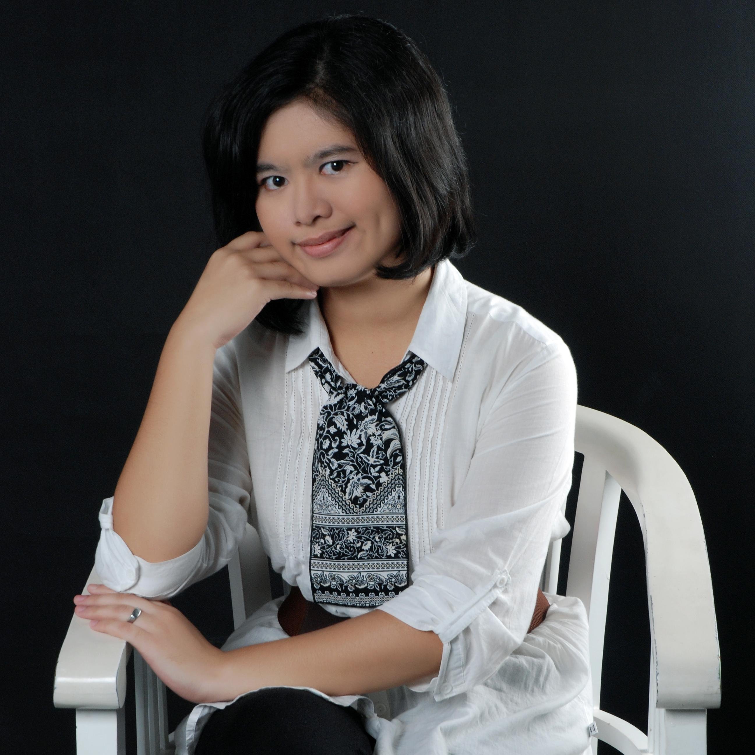 I'm a simple person who hides a thousand feelings behind the happiest smile:)