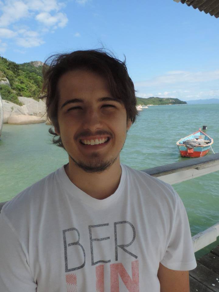 Jornalista e empresário. Utiliza essa ferramenta para ficar por dentro de tudo que acontece por aí.