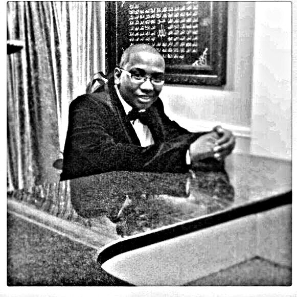 onpeqia's profile picture. 