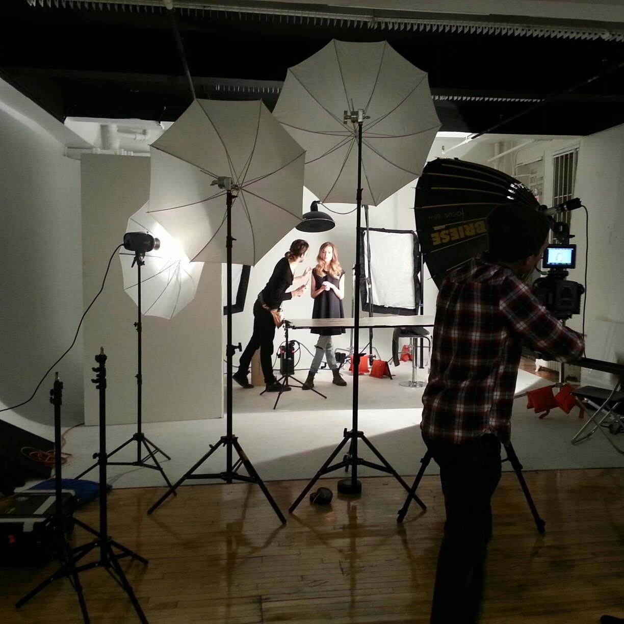 ----- 141 w28th st in Manhattan ----

Photo Studio / Soundstage /
Cyc Walls