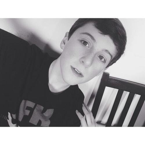 o2l_layouts's profile picture. give credit if your using my layouts !!  - @wtfrussett