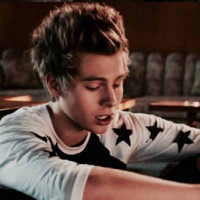 @dinobullshit: i'm not saying this bc tyra is one of my best internet friends bUT SHE AND LUKE WOULD BE SUCH A CUTE COUPLE OKAY