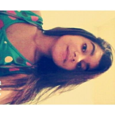 Eu escondo todos os meus problemas atras do meu sorriso. Atrás dele tem um mundo de dor. Você acha que me conhece, mas você não tem idéia.