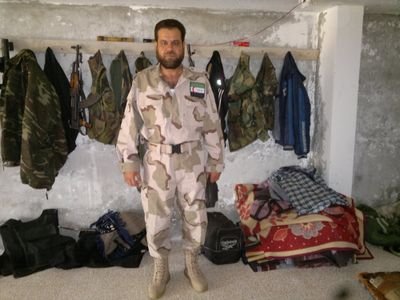 ناشط سياسي وإنساني
وقائد لواء أحرار اﻹسﻻم وكفالة ايتام الشهداء