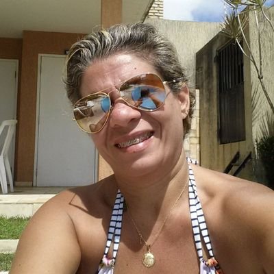 Se você quiser alguém em quem confiar, confie em si mesmo. Quem acredita sempre alcança...