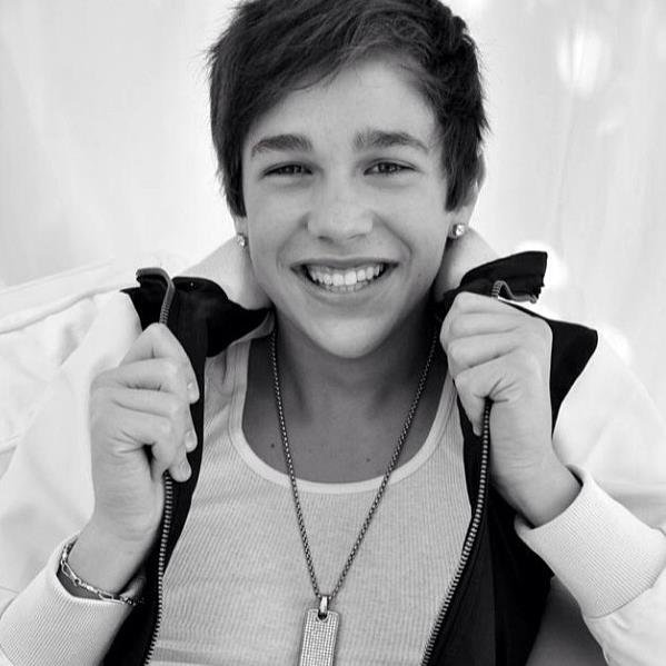 I help the Mahomies fulfill there dream of becoming Austins U Girl tweet me ur #hashtag MAHOMIES ARE THE BOMB !