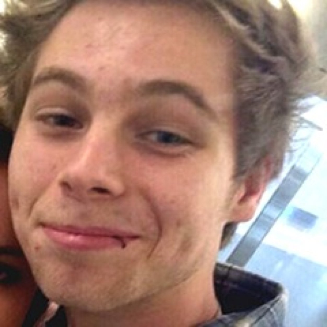 If your favourite emoji is the lil grape, I probably love you.
