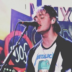 Free follow bc ily//follow @cliffordplease_ ilysm
