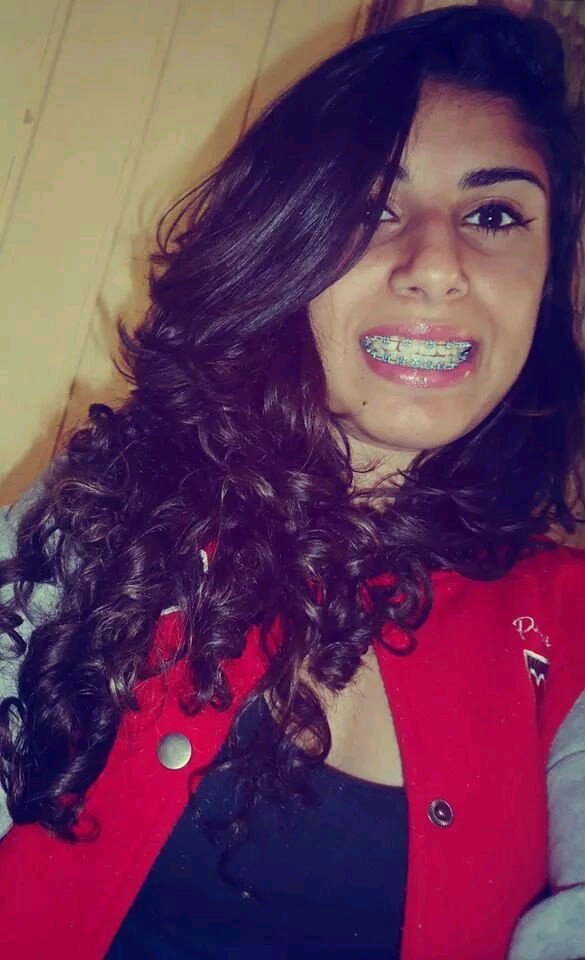 ; daniele costa ! 16 anos, escorpiana, Sou ciumenta, boba, insegura, romântica, chorona, mandona, orgulhosa, irônica, sonhadora, exagerada e dramática. Gostou?
