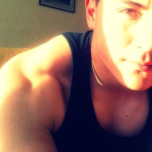 No soy autor, ni artista, ni modelo ni famoso, pero todos saben que estoy loco por hacer cosas extremas ;)