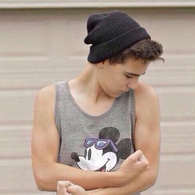 Heres a free follow can you please follow @thotsiderdoe