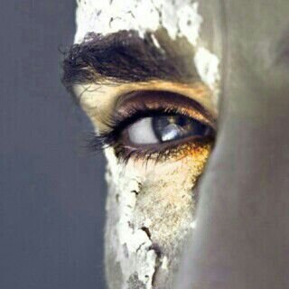 - مآ يزعزعنآ سفيهه وحنآ مطير '