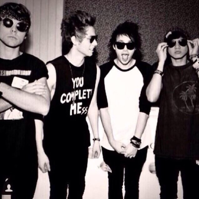 stephyyy5sos's profile picture. 5 Seconds Of Summer ~ One Direction ~ The Vamps ~ Bands ~ Soccer