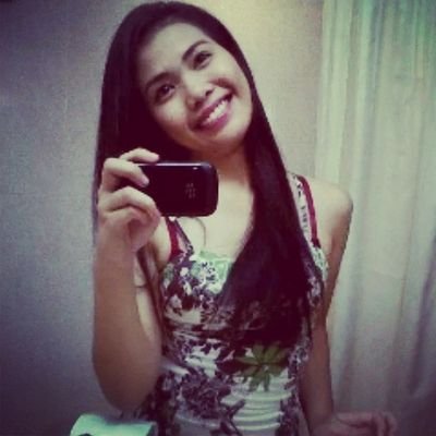 Live, love, laugh. I show life I have thousand reasons to smile and be grateful for. :) 2A33EE3E