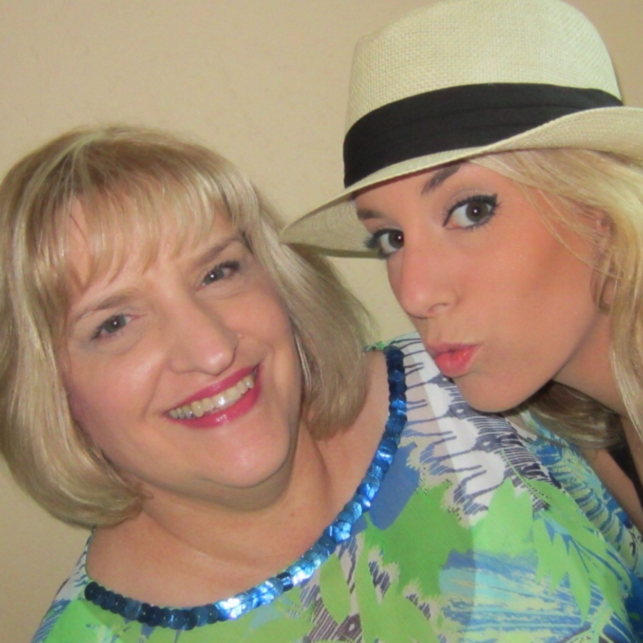 Independent Star Consultant for Scentsy Fragrance.
How may I help you with your Scentsy needs?