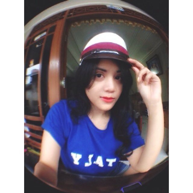 Cewe cancer bermata panda.