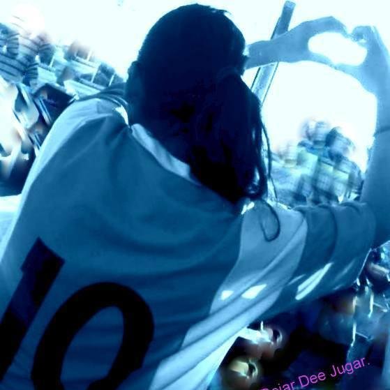 Me gusta mucho el fútbol , 14 años y soy muy sociable :)