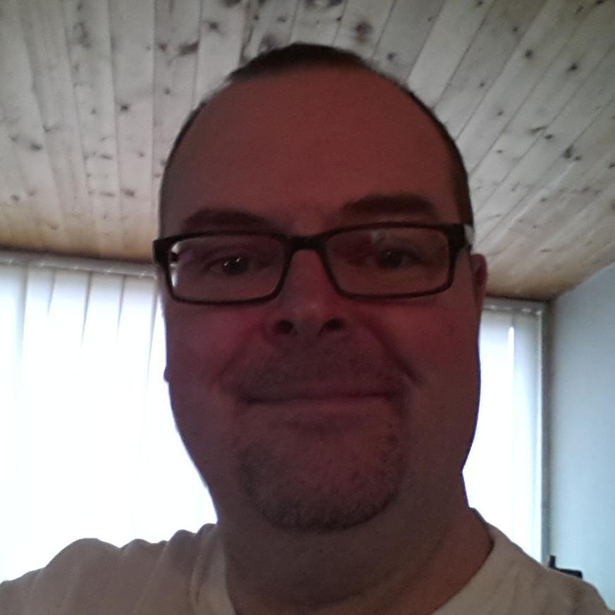 singestweet's profile picture. Distributor Utility Warehouse,